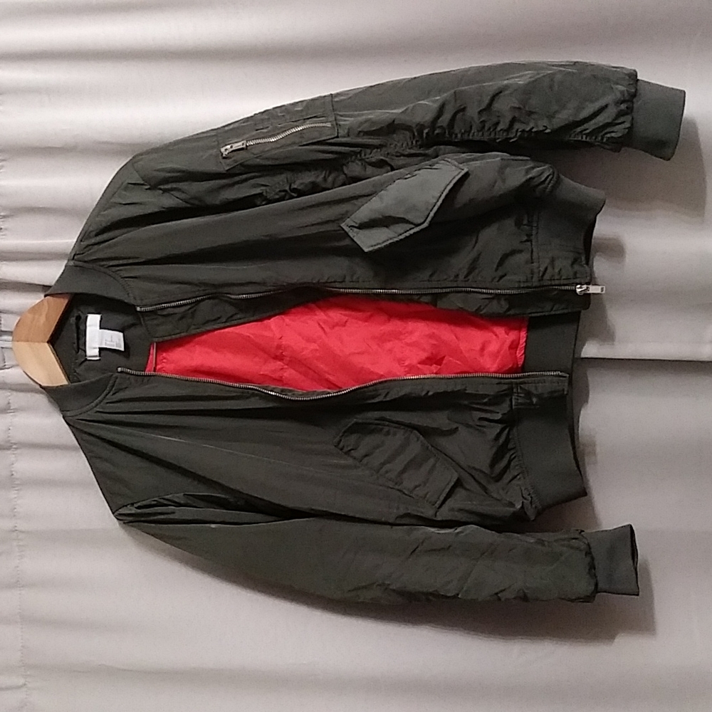H&M ARMY GREEN WITH ORANGE INSIDE BOMBER JACKET SIZE 2.